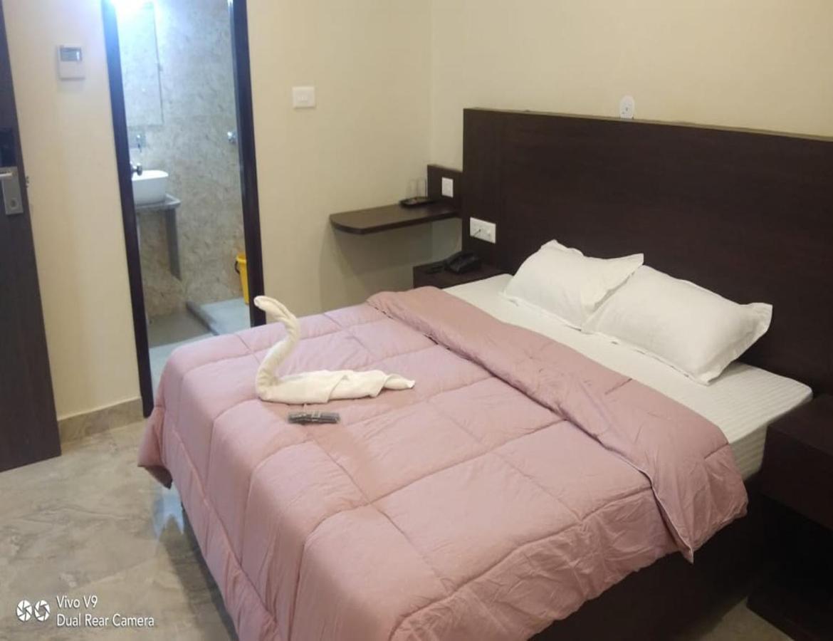 Hotel Artika Inn Βαρανάσι Εξωτερικό φωτογραφία