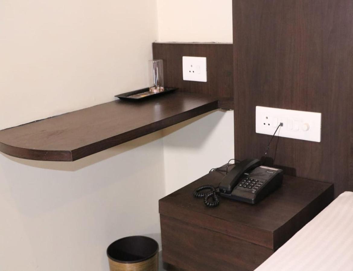Hotel Artika Inn Βαρανάσι Εξωτερικό φωτογραφία
